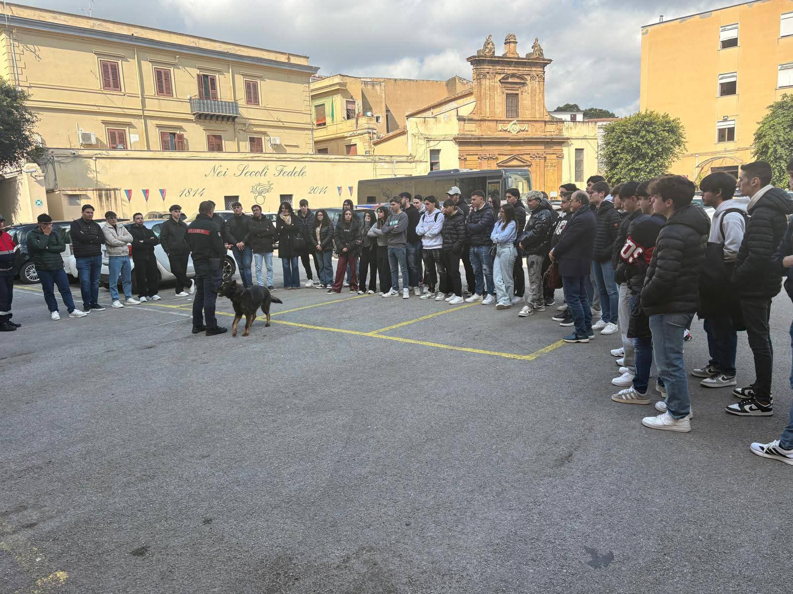 Gli studenti dell' I.T Dalla Chiesa visitano la sede del Comando Legione Carabinieri Sicilia